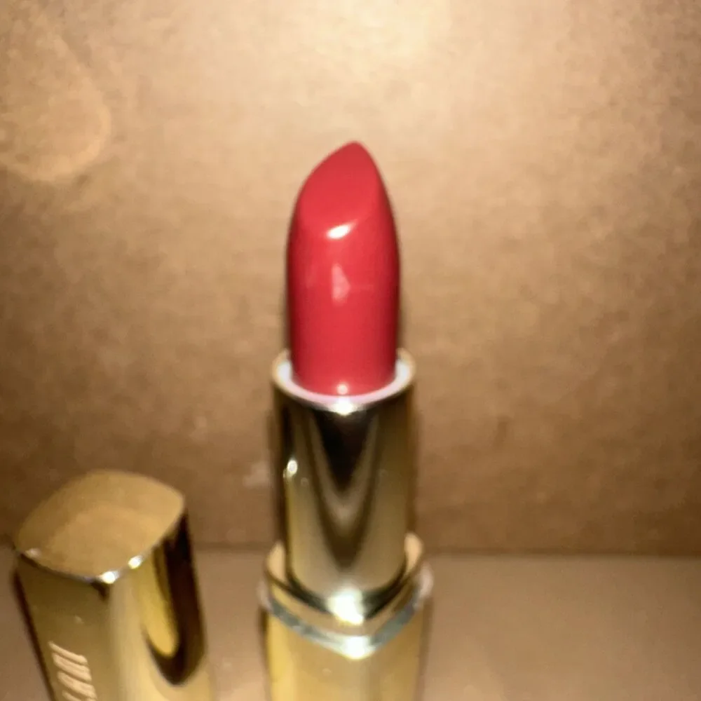 Milani Color Statement Lipstick 24 BLACK CHERRY, vampy goth lip